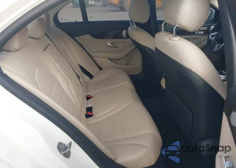 2020 Mercedes-Benz C 300 z USA, uszkodzony, nr VIN W1KWF8DB7LR572224